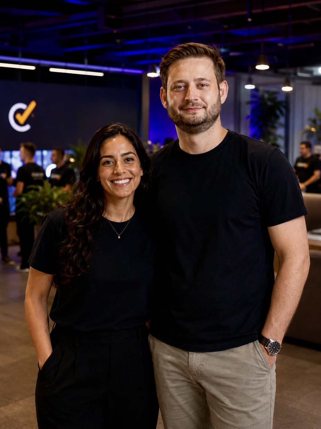 Fundadores da Claimy em evento da empresa